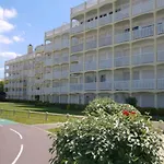 Superb Apartment Near The Sea